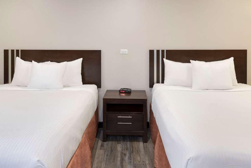 Econo Lodge Inn & Suites Medicine Hat Habitación foto