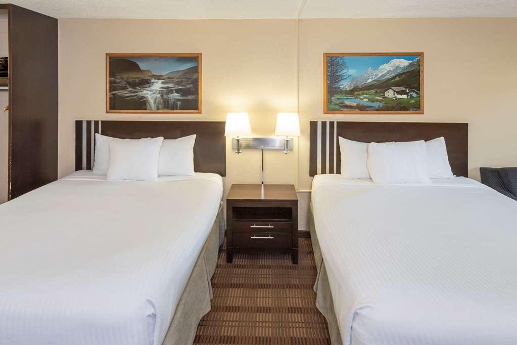 Econo Lodge Inn & Suites Medicine Hat Habitación foto