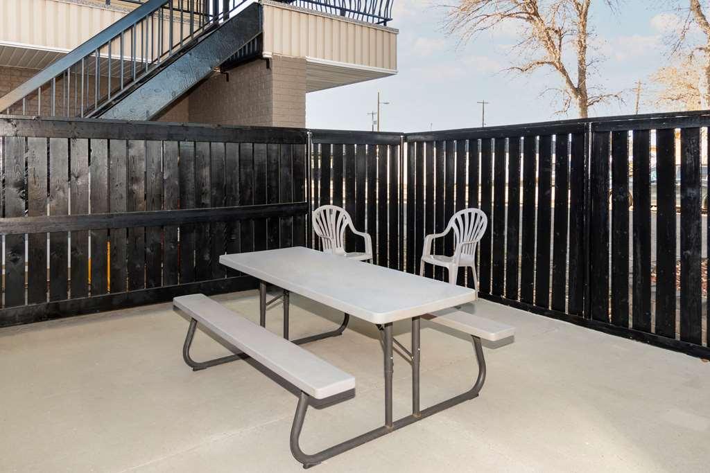 Econo Lodge Inn & Suites Medicine Hat Servicios foto